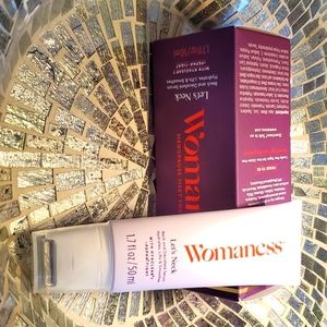 Womaness Neck and Décolleté Serum w/Roller Applicator